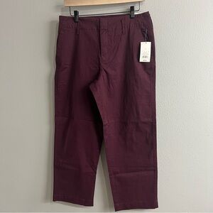 A new day burgundy straight chinos size 8. NWT retail $28‎
